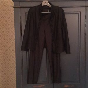 Pant suit tahari